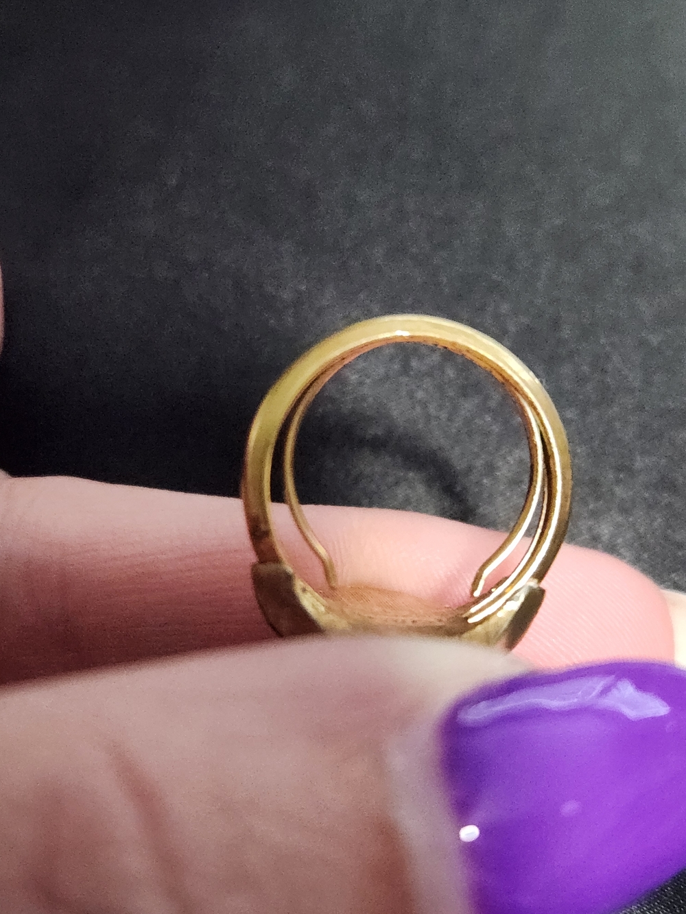 Avon Kensington Gold Tone Oval Shield Ring with Clear Accent - Picture 3 of 8